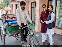 Paytm's Vijay Shekhar Sharma Got Helping Hand. Rickshaw Puller Rewarded Paytm's Vijay Shekhar Sharma Got Helping Hand. Rickshaw Puller Rewarded