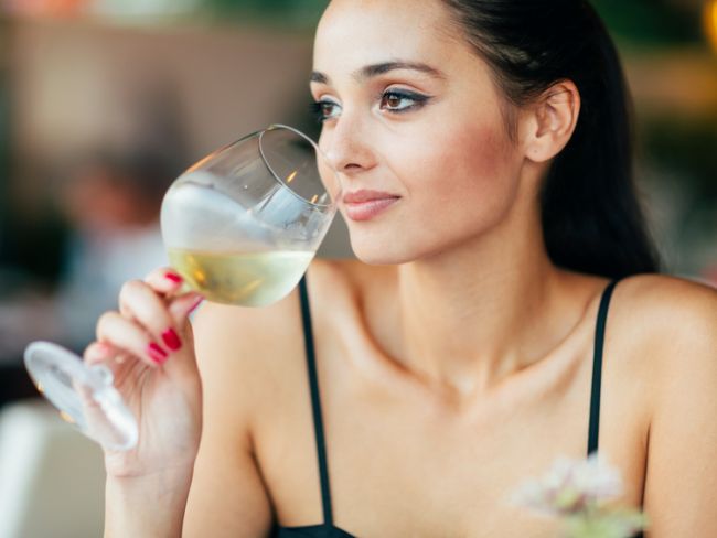 लेडीज़ दें ध्यान! जानें कैसे शराब आपकी सेहत के लिए है नुकसानदायक