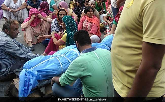 Family Accuses Husband Of Killing Woman, Stages Protest In Delhi