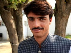 Pakistan's Newest Celebrity, A Handsome Tea Vendor, Rejects Film Talk