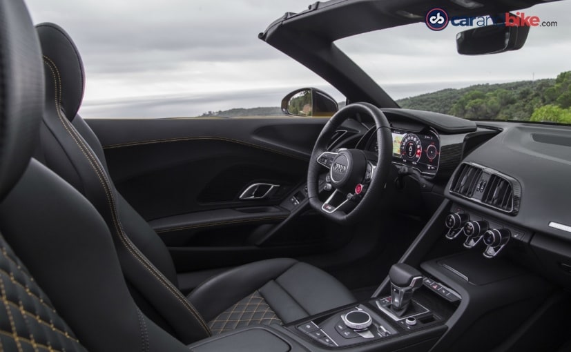 Audi R8 Spyder's cabin is similar to that of the coupe