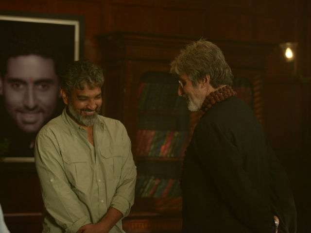 Amitabh Bachchan Meets 'Simple, Humble' <i>Baahubali</i> Director Rajamouli