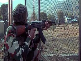 बारामूला में आतंकवादियों के छिपे होने की ख़बरों के बाद ली जा रही है घर-घर तलाशी बारामूला में आतंकवादियों के छिपे होने की ख़बरों के बाद ली जा रही है घर-घर तलाशी