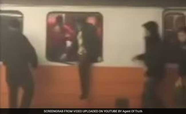 बोस्टन : जब ट्रेन की मोटर ओवरहीट होने से भर गया धुआं, खिड़कियां तोड़कर बाहर कूदे यात्री