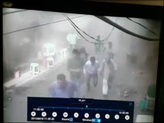 CCTV में कैद हुआ नया बाजार का धमाका, चारों तरफ मची अफरातफरी, एक की मौत, कई घायल