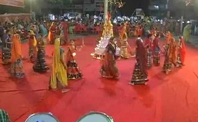 मुंबई : बाजार की बेरुखी से नवरात्र पर गरबा के आयोजन फीके