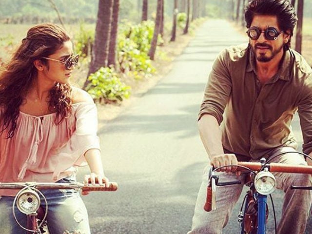 Viral: Shah Rukh Khan Recycles Alia Bhatt's Jokes In Dear Zindagi Take 2