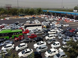 Booze Bottles Thrown Off Truck Turn Delhi's DND Flyover Into 'High' Way Booze Bottles Thrown Off Truck Turn Delhi's DND Flyover Into 'High' Way