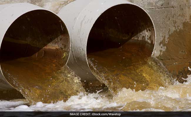 1 Killed, 4 Injured As They Fall Into Open Drain During Repairs In Mumbai