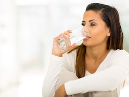 Drinking Water On An Empty Stomach? कितना सुरक्षित है सुबह खाली पेट पानी पीना? जानें इससे होने वाले 5 फायदे... Drinking Water On An Empty Stomach? कितना सुरक्षित है सुबह खाली पेट पानी पीना? जानें इससे होने वाले 5 फायदे...