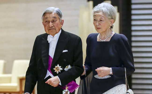Japan Panel Begins To Study Emperor's Possible Abdication
