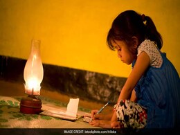 दिल्ली के पांडव नगर इलाके में कूड़े से भरे फ्लैट में 15 साल की लड़की दो साल से थी कैद दिल्ली के पांडव नगर इलाके में कूड़े से भरे फ्लैट में 15 साल की लड़की दो साल से थी कैद