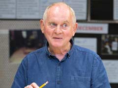 Acclaimed British Director Howard Davies Dies At 71