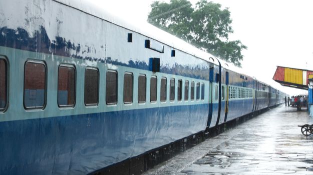 Railway Jobs 2018: 10वीं पास के लिए 923 पदों पर निकली वैकेंसी, ऐसे करें अप्लाई