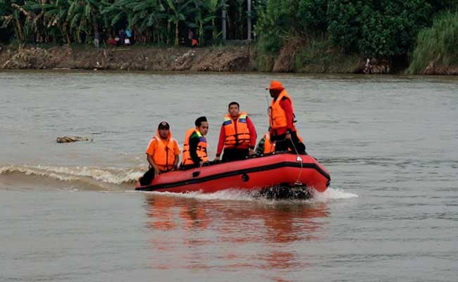 7 Teens Missing After Boat Capsizes In Indonesia