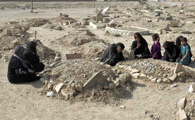 Iraqis Bury Their Dead In Cemetery Destroyed By ISIS