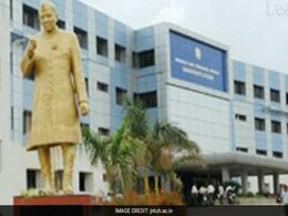आंध्र प्रदेश: जवाहरलाल नेहरू प्रौद्योगिकी विश्वविद्यालय के अतिथिगृह को हनीमून के लिए बुक कराये जाने पर उठा विवाद आंध्र प्रदेश: जवाहरलाल नेहरू प्रौद्योगिकी विश्वविद्यालय के अतिथिगृह को हनीमून के लिए बुक कराये जाने पर उठा विवाद