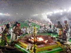 In Yagna For Jayalalithaa, 200 Priests, 3,000 'Devotees' And Free Saris