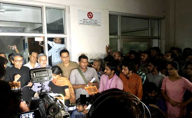 In Midnight Protest At JNU, Hundreds Surround Vice Chancellor Over Missing Student