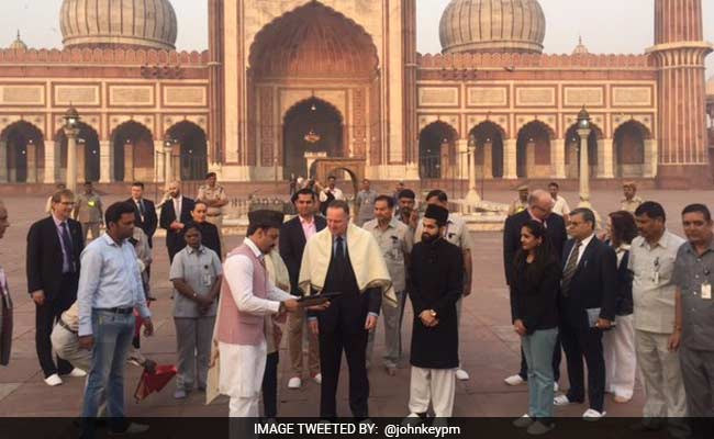 New Zealand Prime Minister John Key, Wife Visit Jama Masjid And Sis Ganj Gurudwara