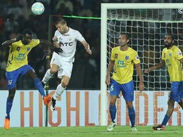 आईएसएल : पहली जीत के लिए आज भिड़ेंगे केरला और कोलकाता आईएसएल : पहली जीत के लिए आज भिड़ेंगे केरला और कोलकाता