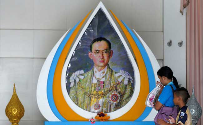 Thousands Queue To Visit Coffin Of Late Thai King