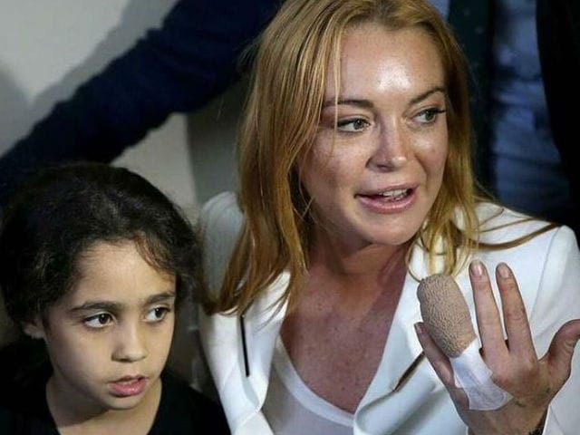 Lindsay Lohan Resumes Charity Work After Surgery