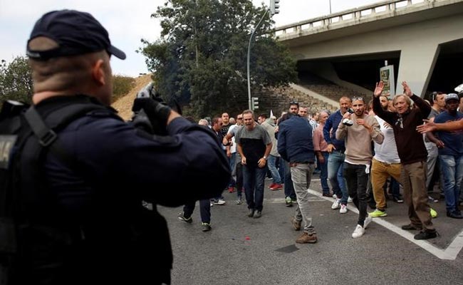 Portugal Cab Drivers Block Lisbon Airport In Anti-Uber Protest