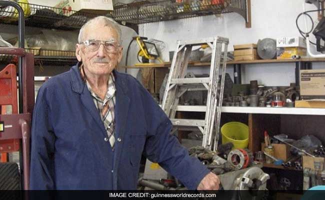 92-Year-Old Man Sets World's Oldest Plumber Record
