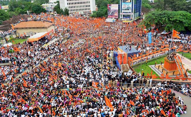 आरक्षण को लेकर मराठा समुदाय का 'मूक मार्च' ठाणे पहुंचा, कई पार्टियों के नेता हुए शामिल