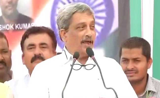 मनोहर पर्रिकर ने कहा, रक्षा मंत्री का पदभार संभालने के पहले दिन मैं कांप रहा था मनोहर पर्रिकर ने कहा, रक्षा मंत्री का पदभार संभालने के पहले दिन मैं कांप रहा था