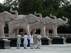 यूपी चुनाव 2017 : इस बार विधानसभा चुनाव में नहीं ढकी जाएंगी हाथी की मूर्तियां