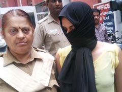 मोबाइल चोरी के आरोप में गिरफ्तार हुई दिल्ली युनिवर्सिटी से ग्रेजुएट महिला