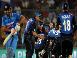 नंबर 4 पर बैटिंग कर रहे महेंद्र सिंह धोनी, अब फिनिशर कौन होगा पांडे, जाधव, पांड्या या फिर रैना.. नंबर 4 पर बैटिंग कर रहे महेंद्र सिंह धोनी, अब फिनिशर कौन होगा पांडे, जाधव, पांड्या या फिर रैना..