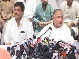 Mulayam Singh Sends Brother Shivpal Yadav To Delhi To Explore 'Grand Alliance' Mulayam Singh Sends Brother Shivpal Yadav To Delhi To Explore 'Grand Alliance'