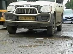 Opposition Backs No Confidence Motion Against BMC Chief Over Potholes Issue