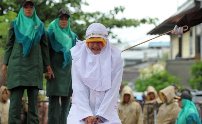 Woman Screams In Pain During Caning In Indonesia As Crowd Cheers