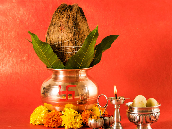 नवरात्रि के मौके पर परोसी जा रही ख़ास व्यंजनों वाली ‘नवरात्रि थाल’ और ‘व्रती थाली’