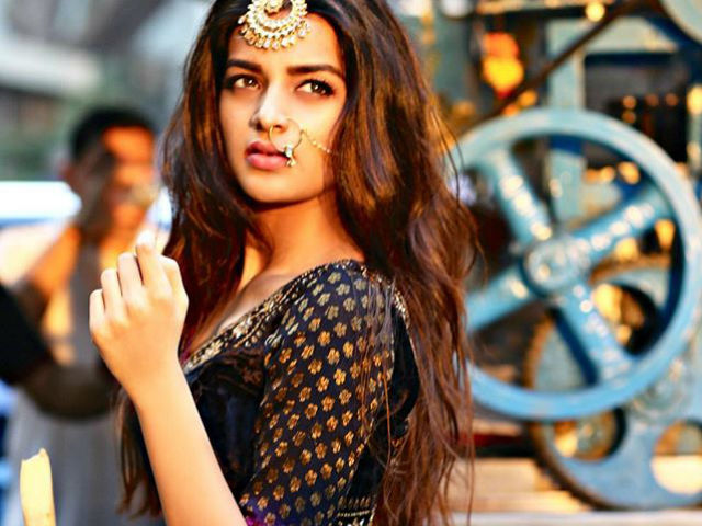 <i>Munna Michael</i>'s Niddhi Agerwal Doesn't Find No-Dating Contract 'Regressive'