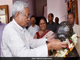 Nitish Kumar, Ravishankar Prasad Pay Rich Tributes To Jayprakash Narayan Nitish Kumar, Ravishankar Prasad Pay Rich Tributes To Jayprakash Narayan