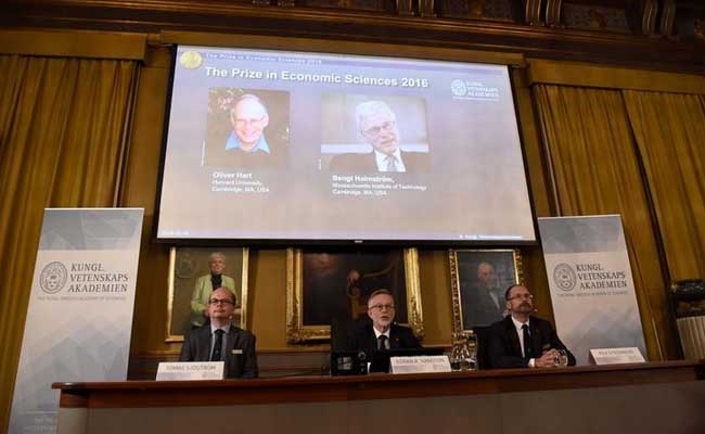 Economists From Britain, Finland Win Nobel For Research On Pay, Rewards