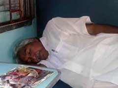 A Sleeper Berth Will Do Just Fine: Oommen Chandy's Outing As <i>Aam Aadmi</i>