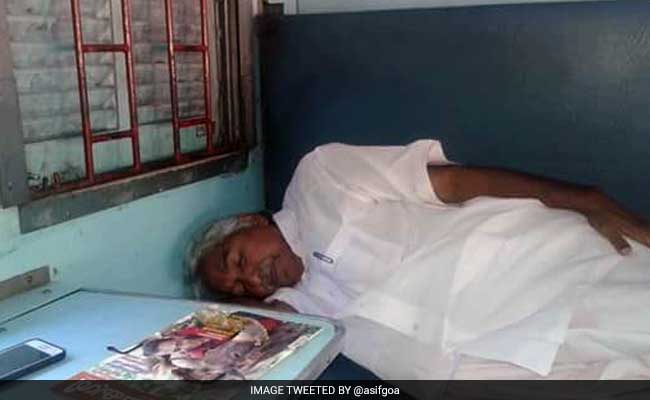 A Sleeper Berth Will Do Just Fine: Oommen Chandy's Outing As Aam Aadmi