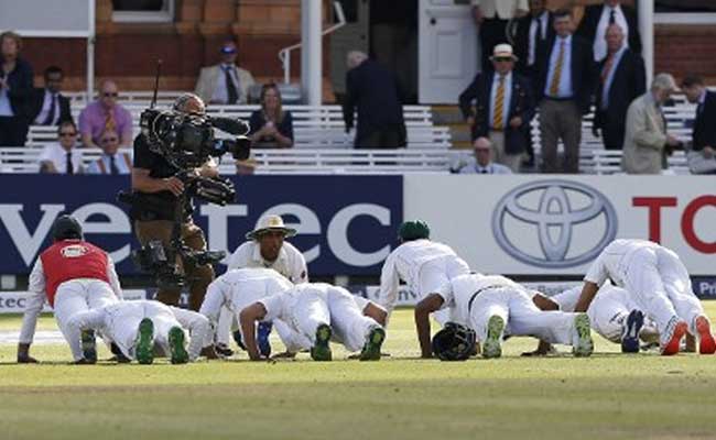 पुश अप लगाकर मैदान में जश्‍न मनाते थे पाकिस्‍तानी क्रिकेटर, विरोध हुआ तो पीसीबी ने इस पर लगाया बैन