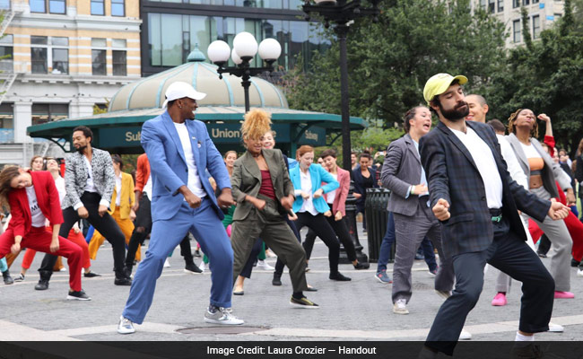 'Pantsuit Power' Flashmob Video For Hillary Clinton: Two Women, 170 Dancers & No Police