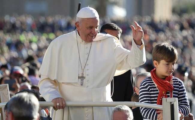 Pope Urges Peace, Comforts Terror Victims In Christmas Message