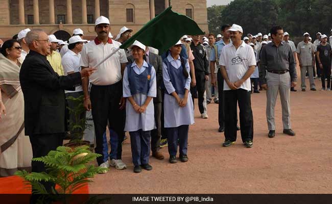 President Pranab Mukherjee Flags Off Swachh Bharat March