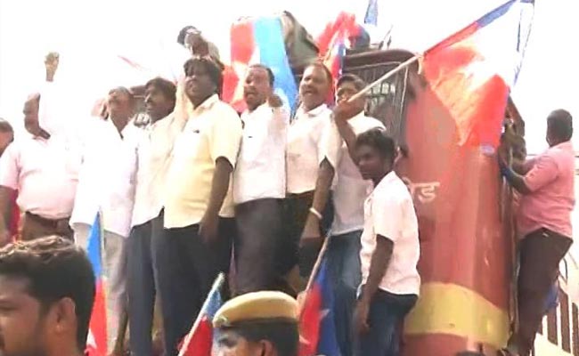 Cauvery Dispute: Opposition Parties Stage Rail Roko Across Tamil Nadu