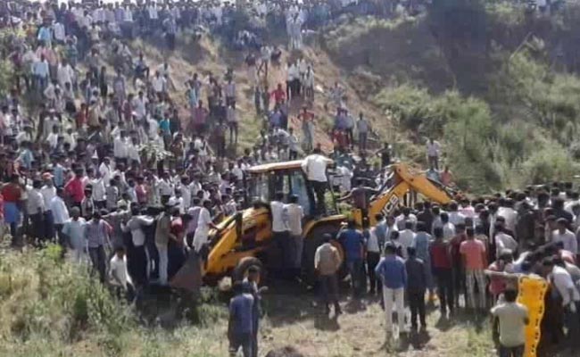 14 Dead As Bus Plunges Into Water-Filled Pit Near Madhya Pradesh's Ratlam