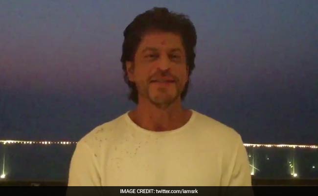 Watch: Shah Rukh Khan Dedicates Poem In #Sandesh2Soldiers